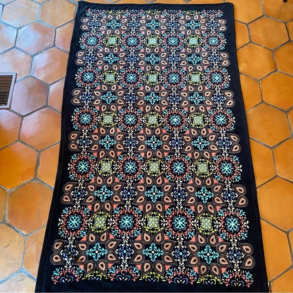 Vera Bradley Sierra Black Floral Plush Throw Blanket Dorm Aesthetic 50" x 80"